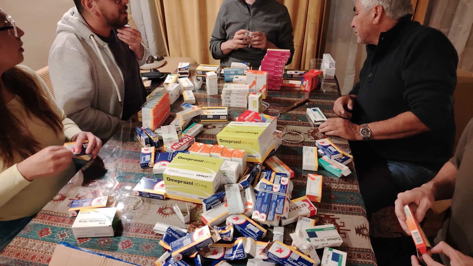 Manos Solidarias: Envío de Medicamentos